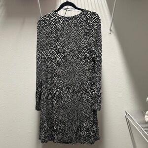 Old Navy Black and White Patterned Long Sleeve Dress